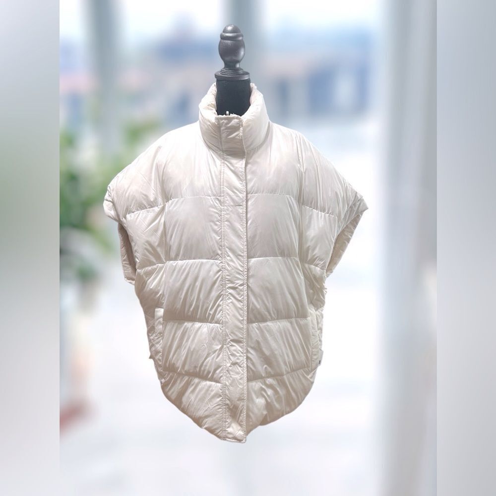 NWT UGG Winter Snow Insulated Reversible Puffer Vest – Size L – Quilted Nylon, T